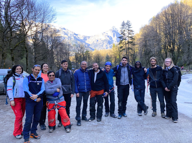 Groupe lors d'une Expérience immersive sur le leadership en gestion de crise abordé lors de la formation Global Executive MBA de NEOMA